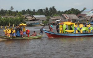 Perayaan Robo-Robo Warga Desa Wajok Hilir