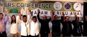BERGANDENGAN TANGAN:  BPD PHRI Kalbar,  IHGMA Kalbar dan PCPI bersama sejumlah General Hotel se-Kota Pontianak bergandengan tangan menandakan kesiapan dalam kegiatan Malam Seribu Amal, Kamis (23/6)  besok.  
