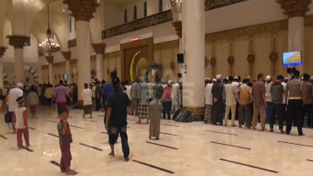 10 Hari Terakhir, Ribuan Umat Muslimin I’tikaf Di Masjid Raya Mujahidin