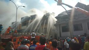 RUKO DI JALAN TANJUNGPURA DILALAP SI JAGO MERAH