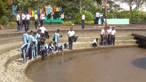 Lantamal XII Pontianak Dan Pelajar Mengajak Masyarakat Agar Menjaga Sungai