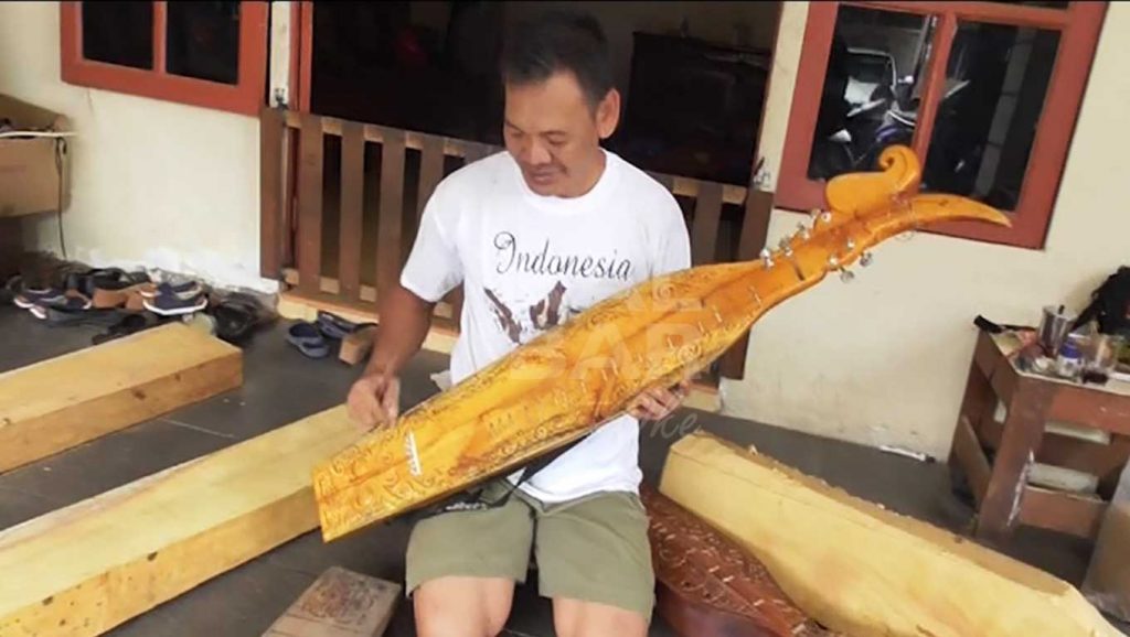 Pemesan Alat Musik Sape’ Banyak Berasal Dari Luar Negeri