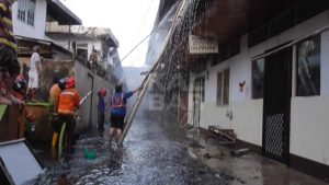 Belasan Bangunan Terbakar, Diduga Warga Ulah Dari Orang Gila