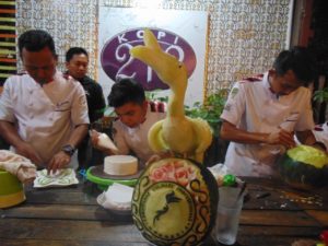Seni Ukir Buah, Trend Baru di Kalbar