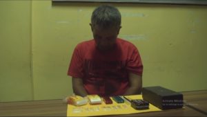 Digerebek Saat Memecah Paket Sabu