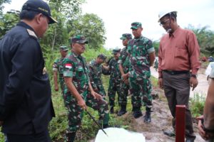 Hanya Bisa Dilalui Sungai, Pangdam XII/Tpr Bangun Jalan di Desa Bagan Asam