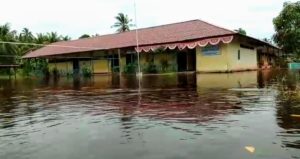 SDN 10 Sungai Pinyuh Masih Terendam Banjir