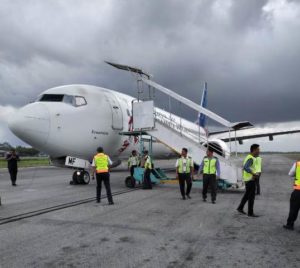 Ban Pesawat Sriwijaya Air Pecah di Runway Supadio