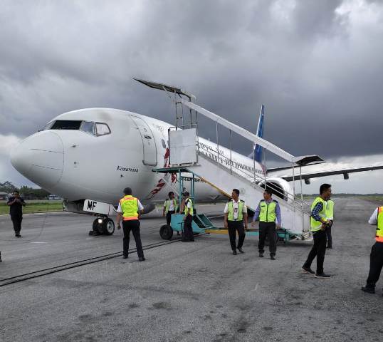 Ban Pesawat Sriwijaya Air Pecah di Runway Supadio