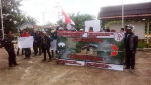 Warga Kumpai dan Tebang Kacang Tagih Janji Rusman Ali
