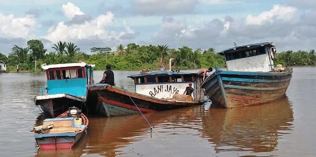Bawa Sawit, KM Bani Jaya Karam di Kubu