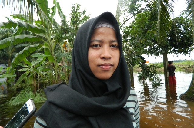 Warga Mulyorejo Berjibaku Bersihkan Drainase