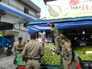 Toko Buah dan Kafe Bandel Ditertibkan