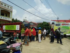 Warga Antre Berjam-Jam Untuk Beli 1 Tabung Gas 3 Kilo