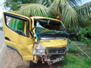 Celaka!!! Truk Nabrak Truk di Tanjung Hilir