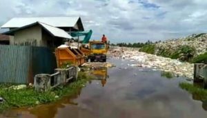 Banjir Munculkan Bau Tak Sedap di Bakau Besar
