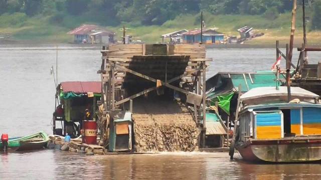 PETI Akibatkan Air Sungai Beracun