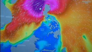 Waduh, Siklon Tropis Sebabkan Gelombang Tinggi di Perairan Natuna