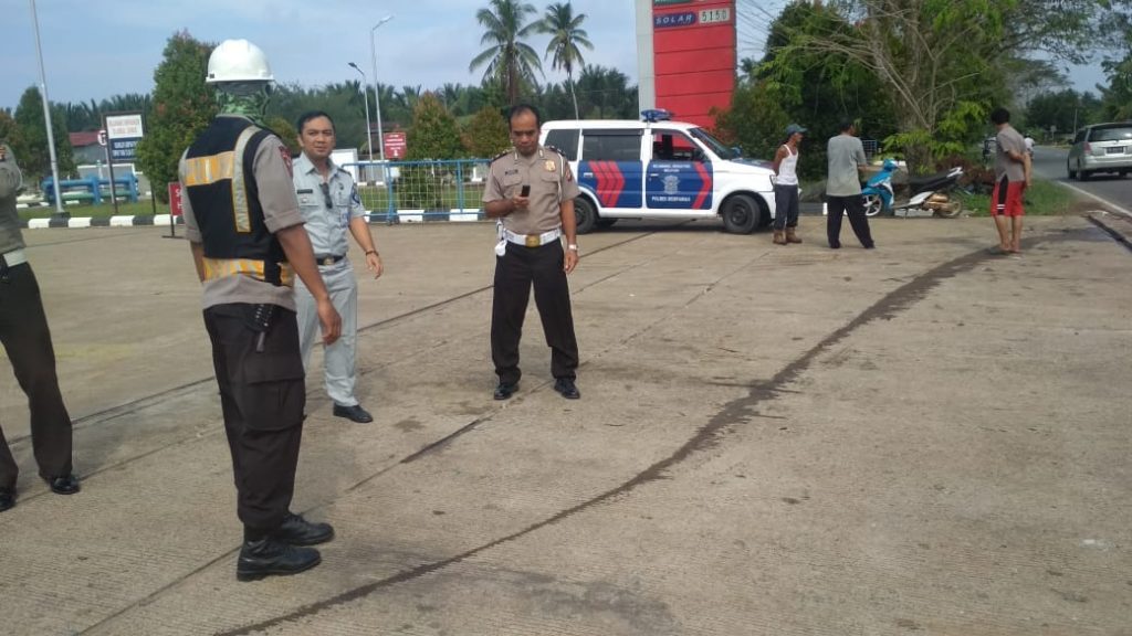 Pengendara Motor Tewas Hantam Truk di Wajok Hilir