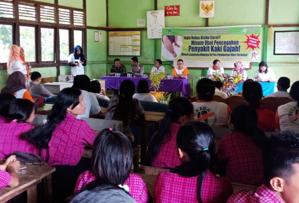 Makan Obat Massal Cegah Kaki Gajah