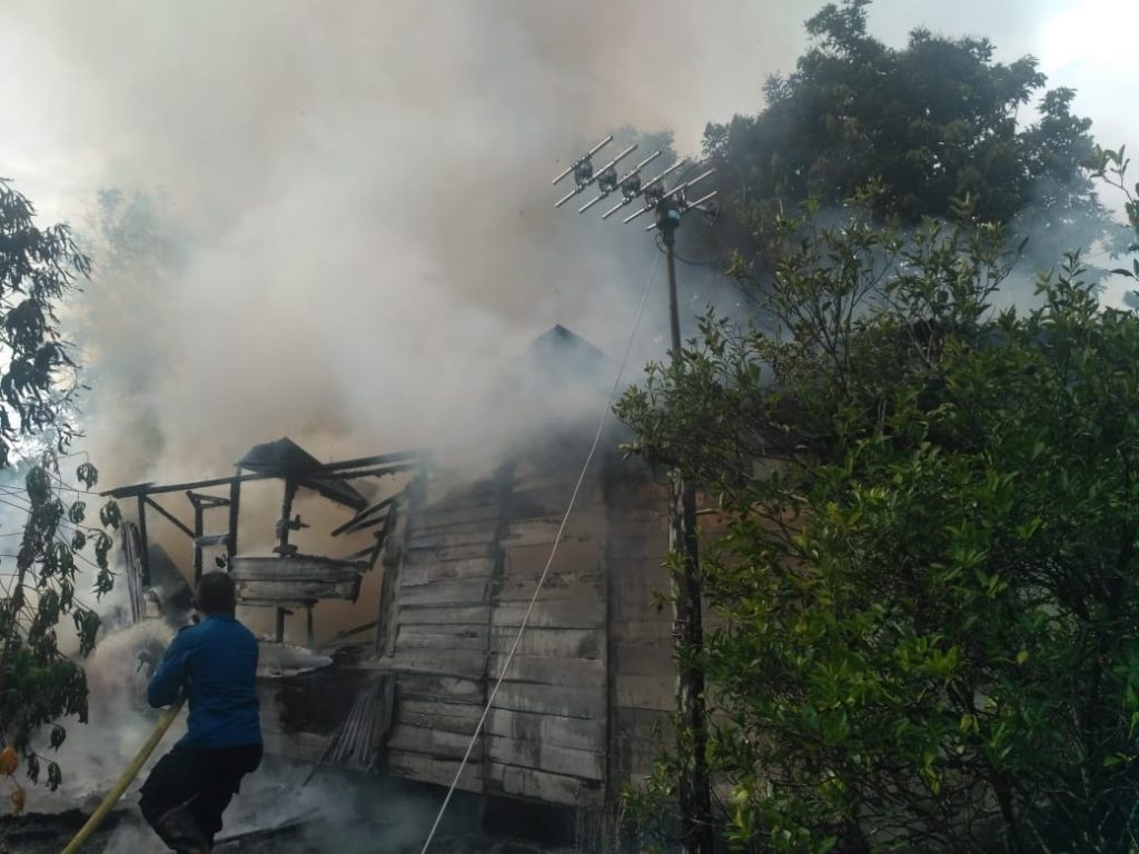 Tabung Gas Bocor Hanguskan Sebuah Rumah di Perdana