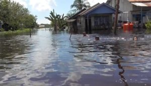 Banjir Sepinggang Orang Dewasa Masih Melanda Mempawah