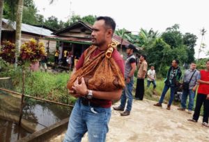 TEGA! Bayi 1,4 Bulan Dihempaskan Ayahnya Sendiri di Parit Langgar