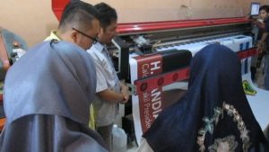 Komisioner KPU Pontianak Tinjau Proses Pencetakan APK