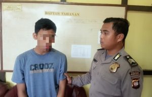 BAHLUL!!! Masih Pelajar, Sudah Pandai Bengkas Pintu Rumah Orang