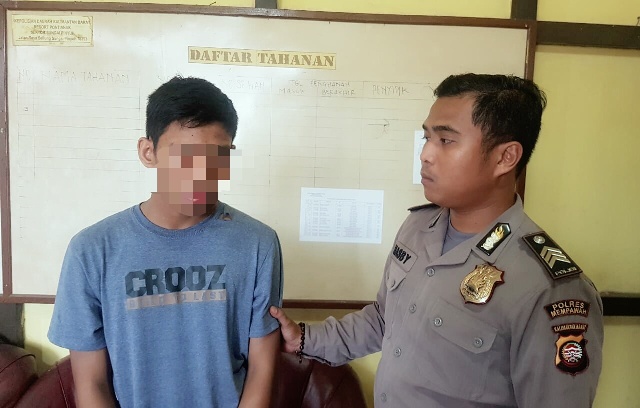 BAHLUL!!! Masih Pelajar, Sudah Pandai Bengkas Pintu Rumah Orang