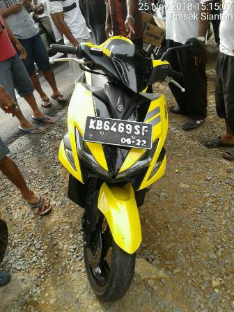 Terjatuh Karena Ngerem, Pengendara Motor Dilindas Truk