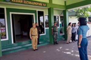 Usai Upacara, Hermanus Beri Insentif Untuk Dukun