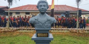 Prasasti Prajurit Brimob Aipda Amji Attak Berdiri di Kubu Raya