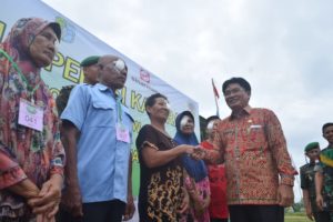 Operasi Katarak Gratis di Sintang