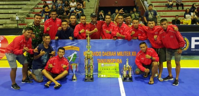 Tim Futsal PSAD Kodam XII/Tpr juara Economic Futsal Competition XI Tahun 2018 di Gedung Olah Raga Pangsuma, Jalan Ahmad Yani, Kota Pontianak, Sabtu (8/12) malam. Foto Septa Haryati