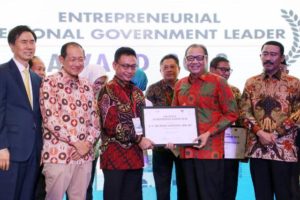 Edi Kamtono Raih Wali Kota Entrepreneur Award 2018