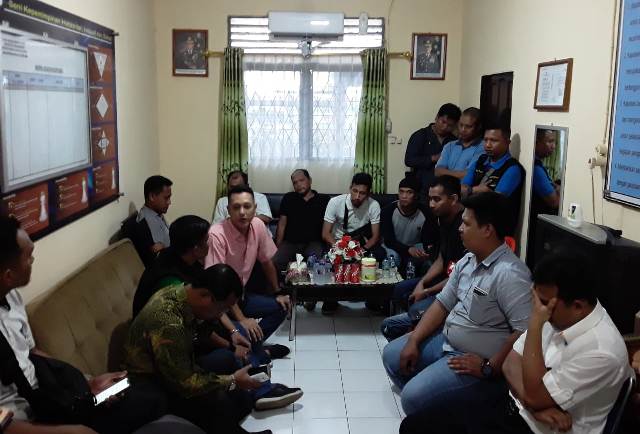 Kaca Mobil Dirusak, Driver Taksi Online Datangi Polsek Bandara