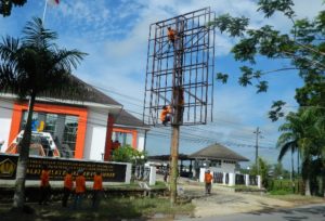 Tak Lagi Layak, Reklame Aset PAD Dibongkar