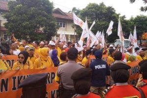 Aksi Damai Simpatisan Partai Hanura di Kantor KPU Kalbar