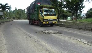 Usman Minta SKPD Jeli Pada Kerusakan Jalan
