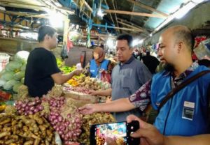 Harga Bawang dan Telur di Pasar Beringin Singkawang Naik