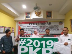 KPU Pontianak Serahkan APK Peserta Pemilu