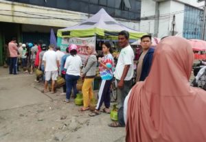 Beli Satu Tabung Elpiji, Warga Rela Antre Berjam jam
