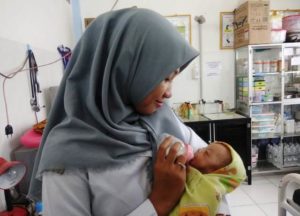 Bayi di Teras Warga Akan Dirujuk ke Soedarso