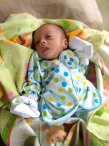 Bayi Perempuan Tergeletak di Teras Rumah Warga