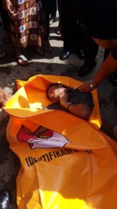 Mayat Setengah Telanjang dalam Pick-up