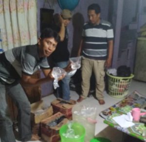 Penjual Miras Digerebek, Polisi Amankan Puluhan Kampel Arak Putih
