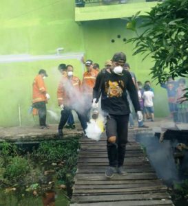 Tekan DBD, Gabungan Relawan Lakukan Fogging Ramah Lingkungan