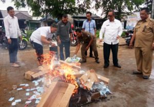 Ribuan KTP Warga Sungai Kakap dan Sungai Raya Dibakar