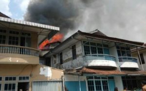 Api Membakar Rumah Walet Yang Tak Disetujui Warga